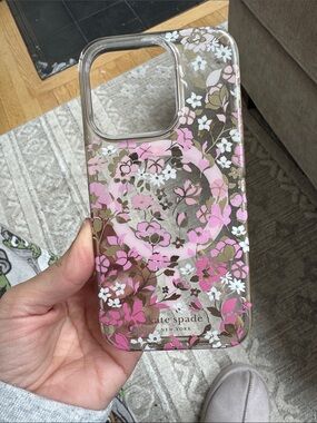 kate spade iPhone 15 Pro Case, Compatible with MagSafe - Flowerbed Pink Ombre